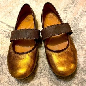 Nuture flats hardly worn size 7-8